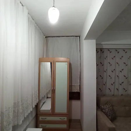 Jakuzili Ev *